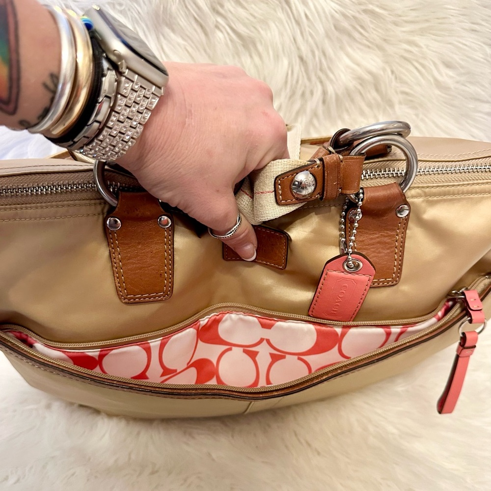 BEAUTIFUL COACH Hampton Tote - Picture 6 of 12